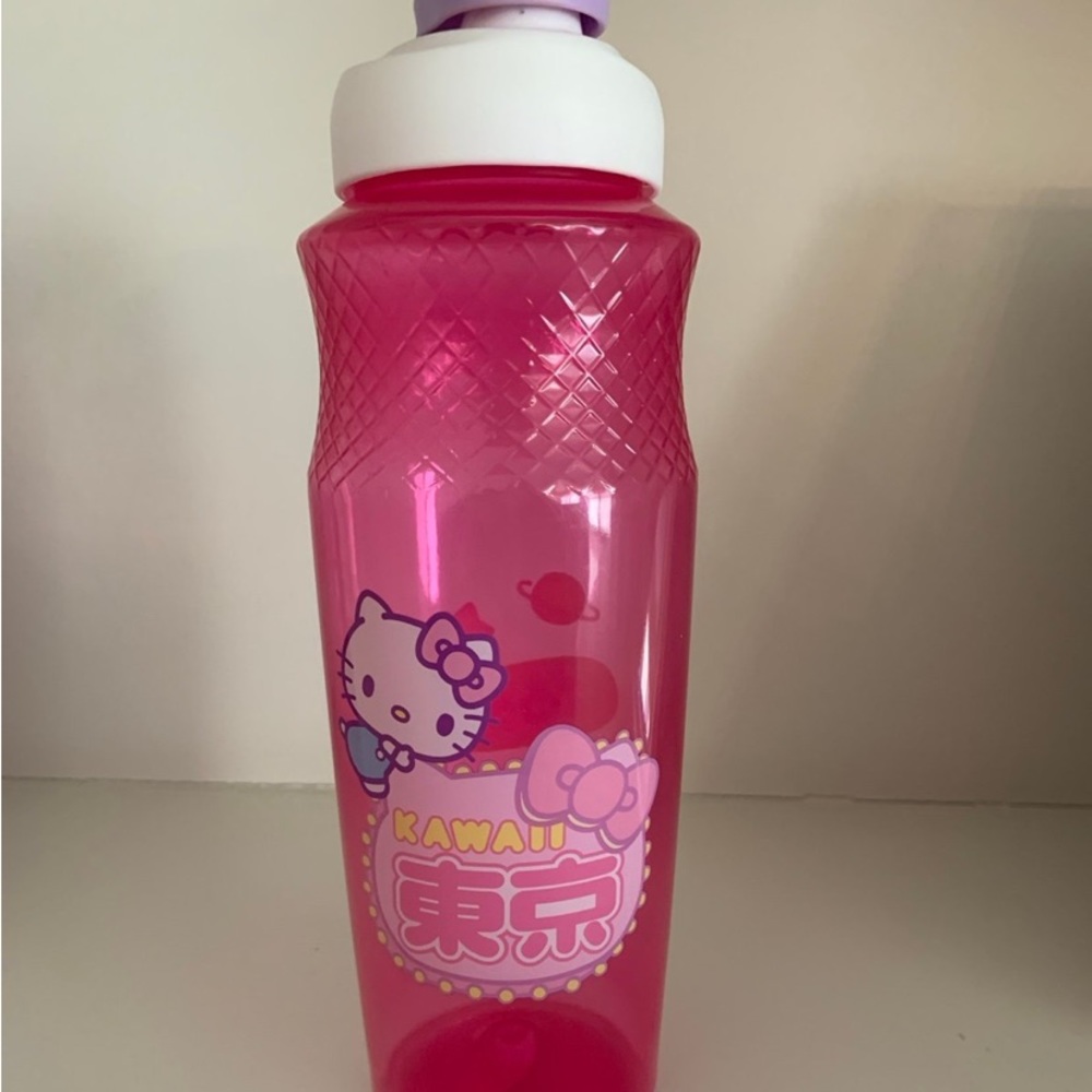 Unused, ~ 12 inches tall, 30 oz/ 887 ml, dishwasher safe, BPA free NO MICROWAVE